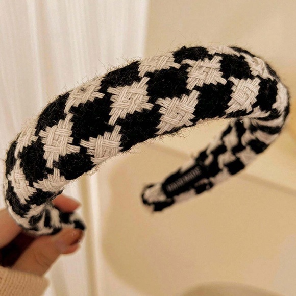 Neutral Plaid Minimalist Headband - Picture 5 of 9